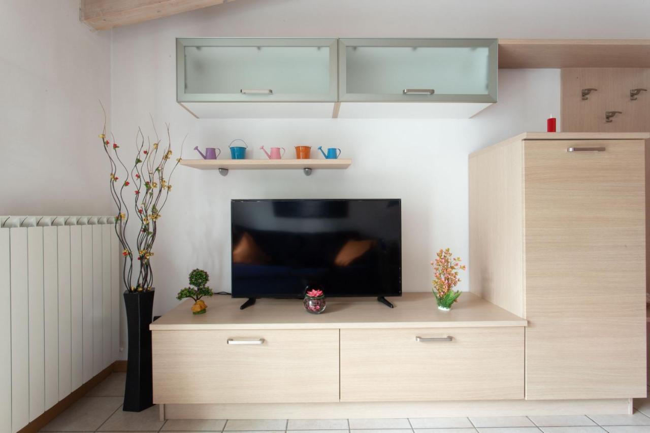 Casa Vacanze Valeria ซอนดริโอ ภายนอก รูปภาพ